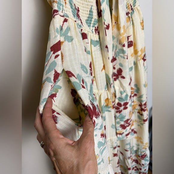 Moon River Backless Floral Dress with Pockets. Size M - Picture 9 of 12